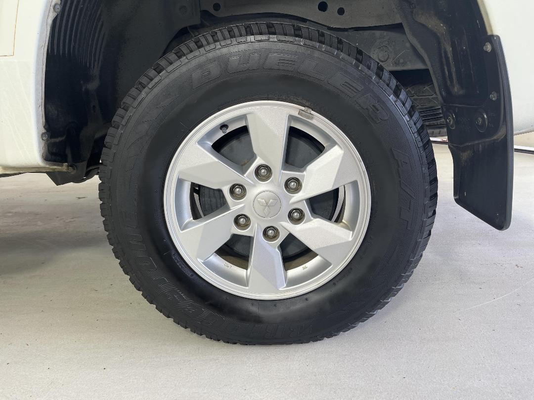 Photo '11' of Mitsubishi Triton