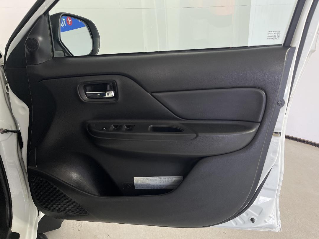 Photo '15' of Mitsubishi Triton