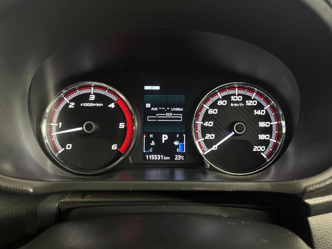 Photo '21' of Mitsubishi Triton