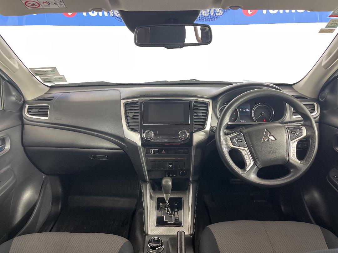 Photo '17' of Mitsubishi Triton