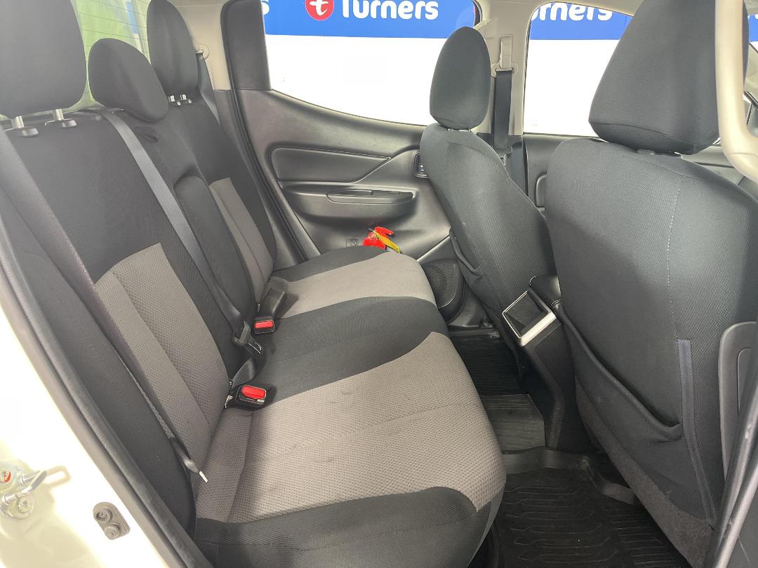 Photo '20' of Mitsubishi Triton