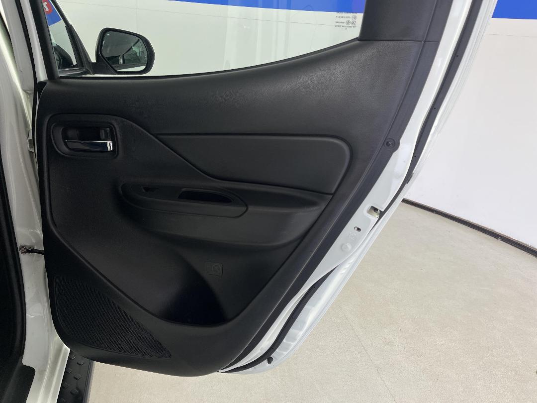 Photo '19' of Mitsubishi Triton