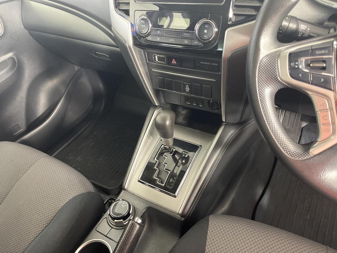 Photo '18' of Mitsubishi Triton