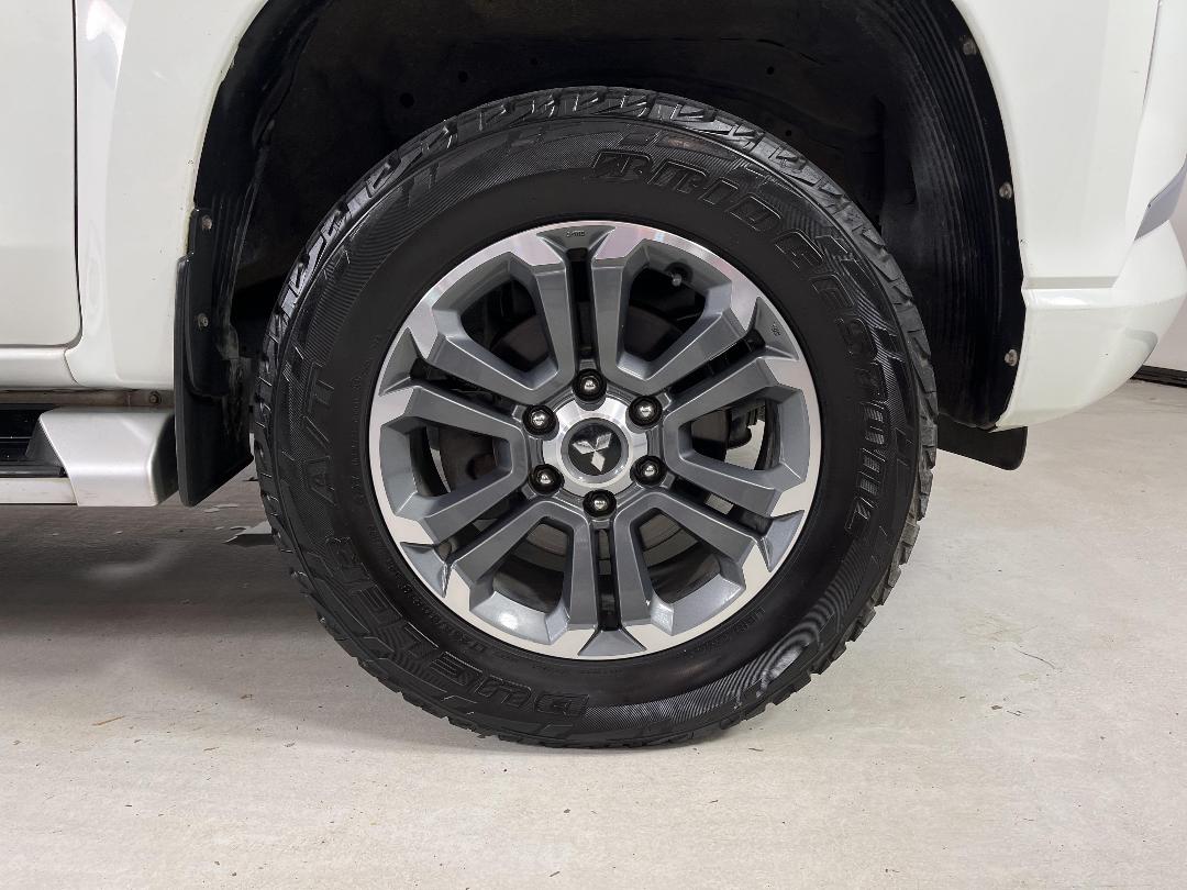 Photo '9' of Mitsubishi Triton