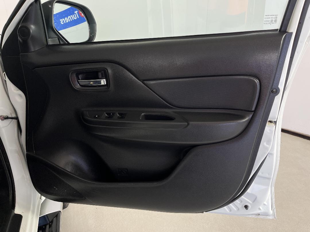 Photo '15' of Mitsubishi Triton