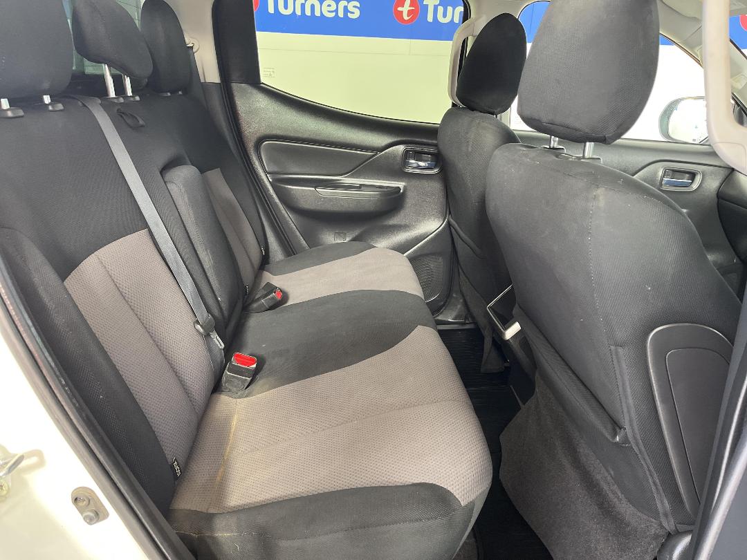 Photo '20' of Mitsubishi Triton