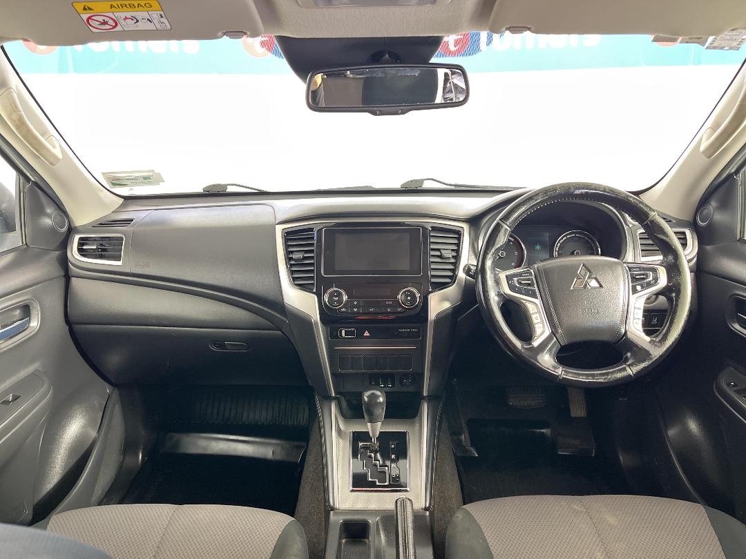 Photo '17' of Mitsubishi Triton