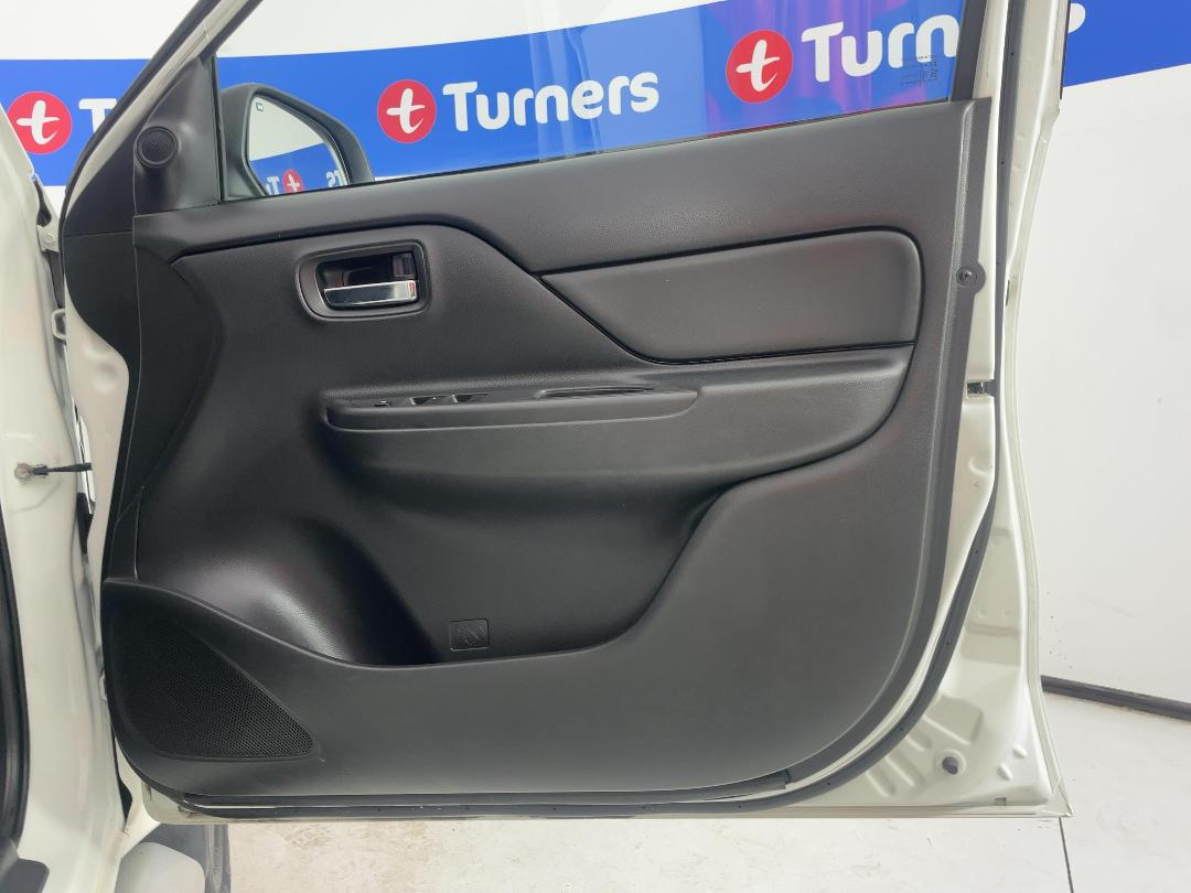 Photo '15' of Mitsubishi Triton Photo '15' of Mitsubishi Triton