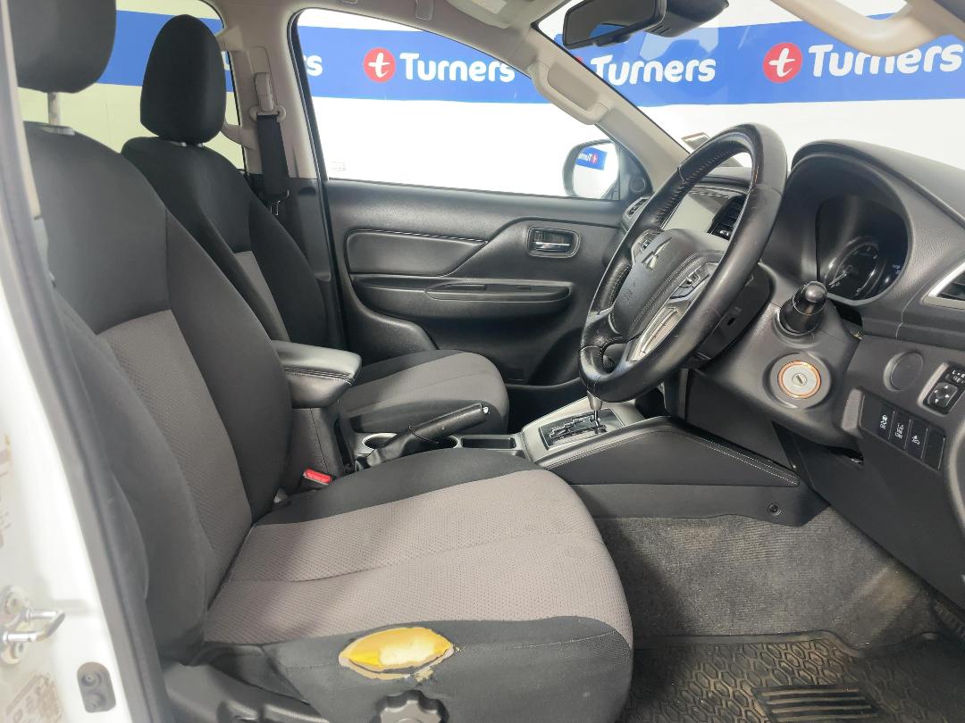 Photo '16' of Mitsubishi Triton Photo '16' of Mitsubishi Triton