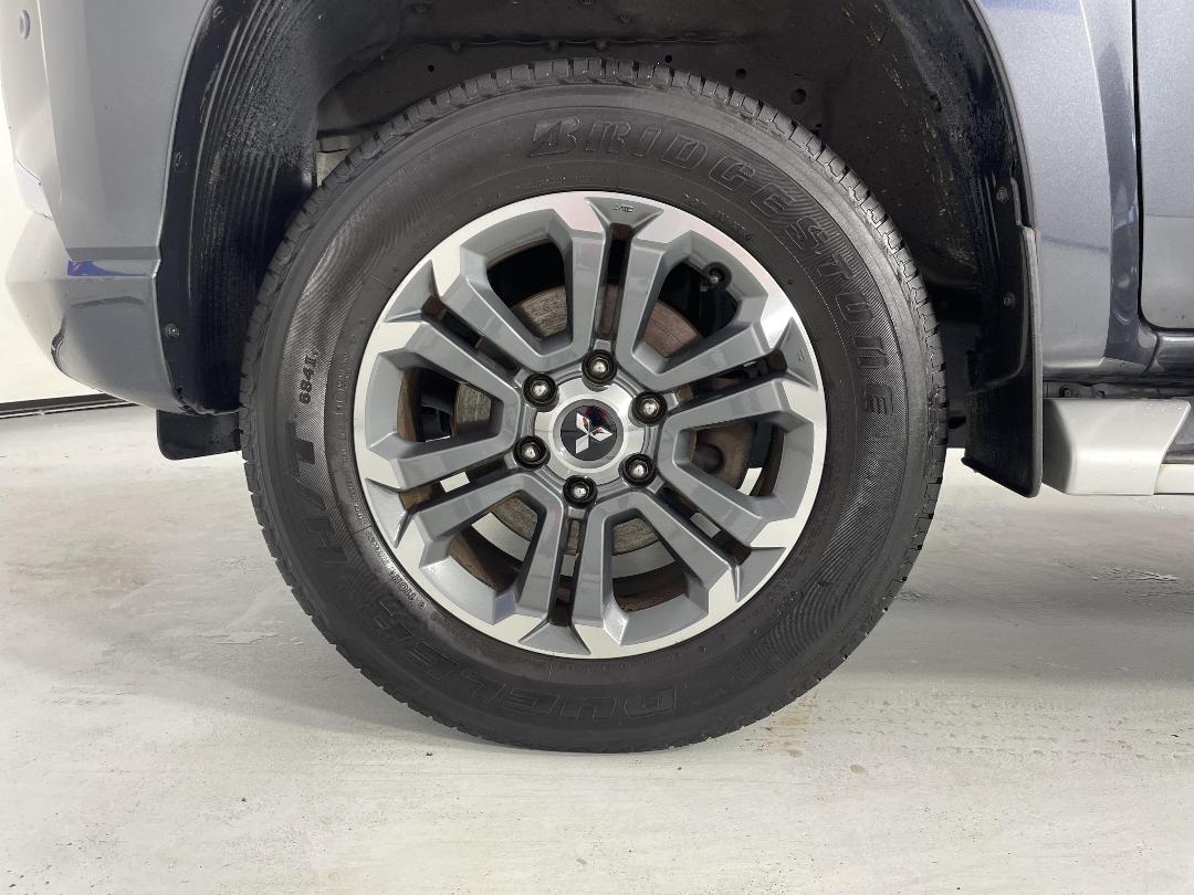 Photo '10' of Mitsubishi Triton