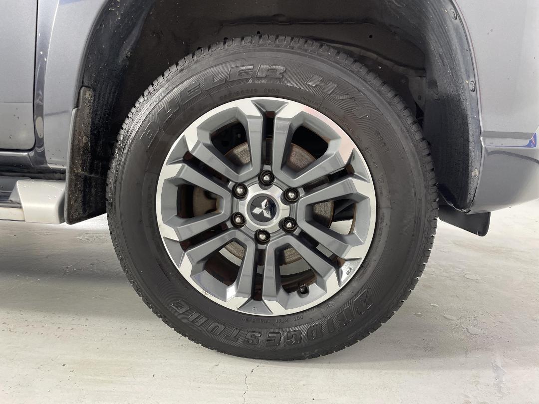 Photo '9' of Mitsubishi Triton