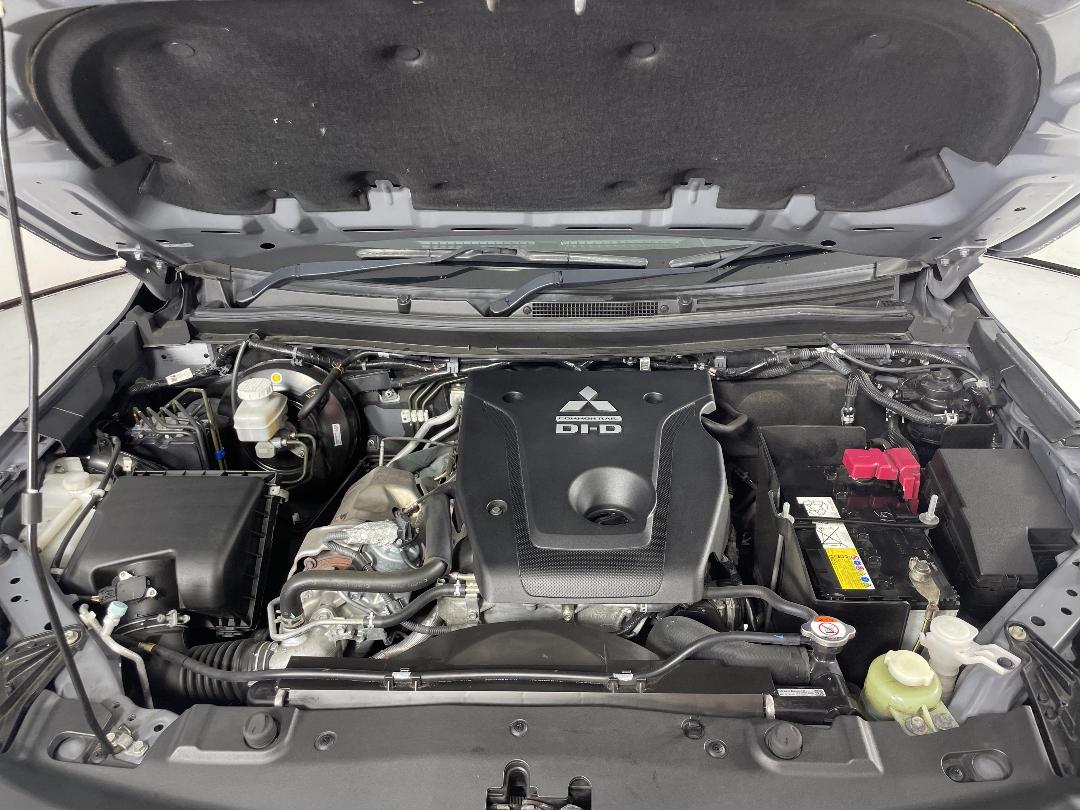 Photo '13' of Mitsubishi Triton