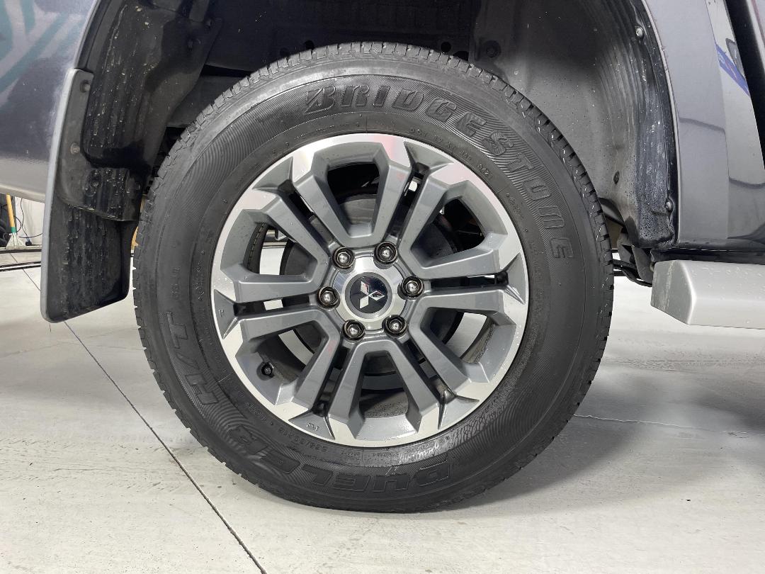 Photo '12' of Mitsubishi Triton