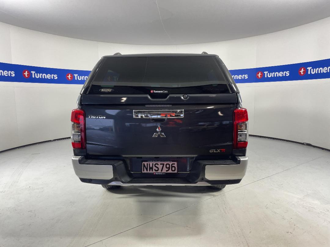 Photo '6' of Mitsubishi Triton