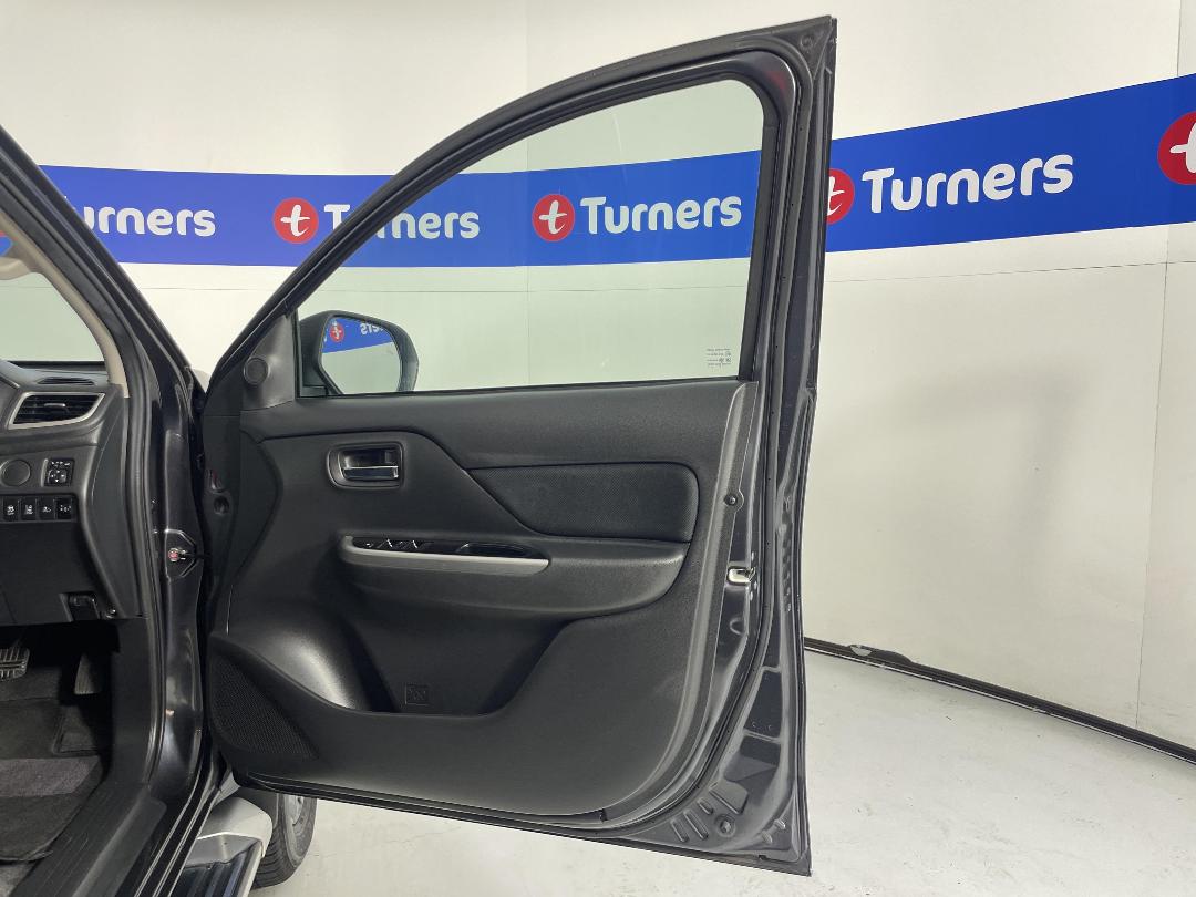 Photo '15' of Mitsubishi Triton