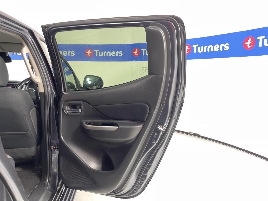 Photo '19' of Mitsubishi Triton