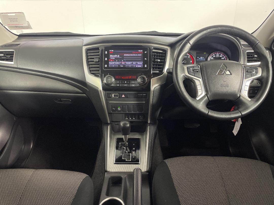 Photo '18' of Mitsubishi Triton