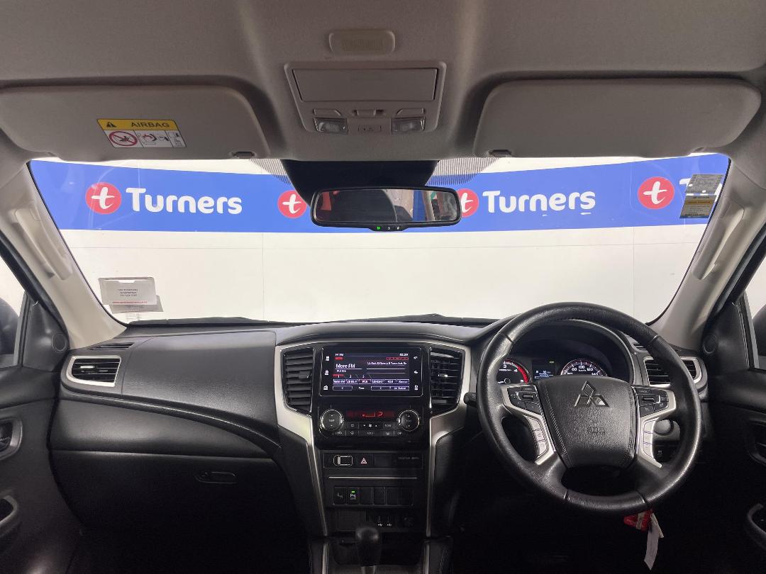 Photo '17' of Mitsubishi Triton