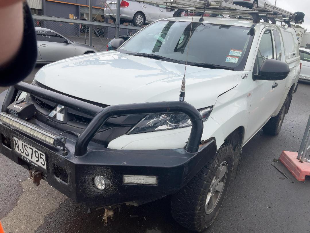 Photo '3' of Mitsubishi Triton CC GLX 4WD 6AT