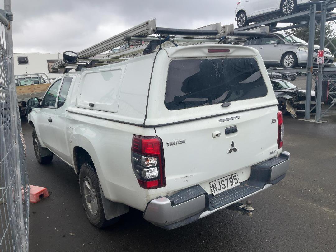 Photo '4' of Mitsubishi Triton CC GLX 4WD 6AT