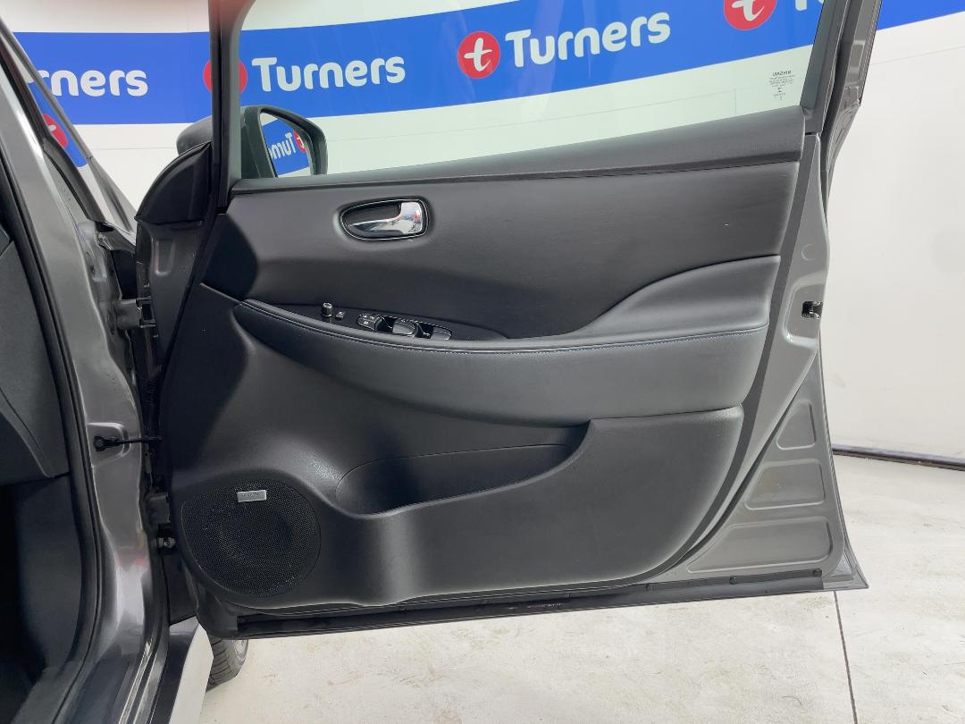 Photo '16' of Nissan Leaf