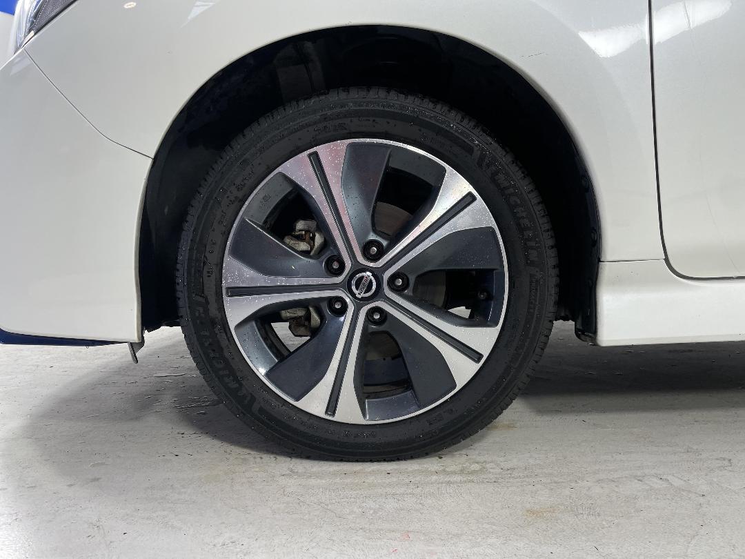 Photo '10' of Nissan Leaf