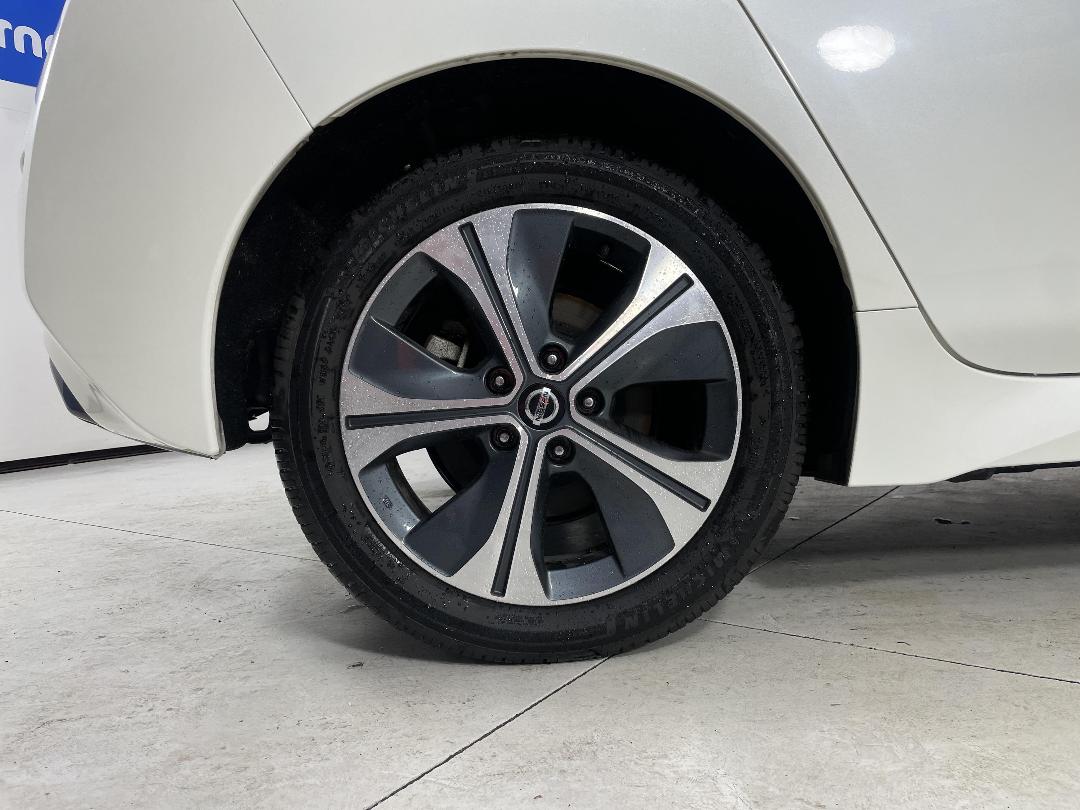 Photo '12' of Nissan Leaf