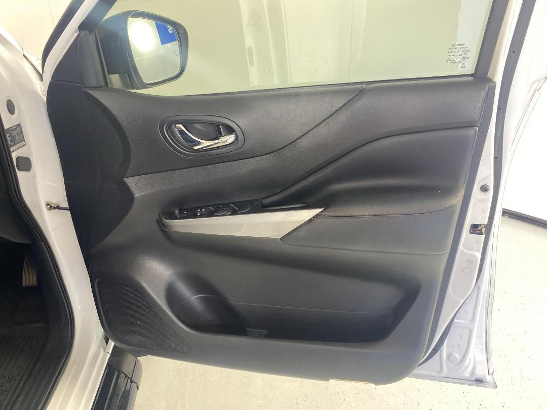 Photo '15' of Nissan Navara