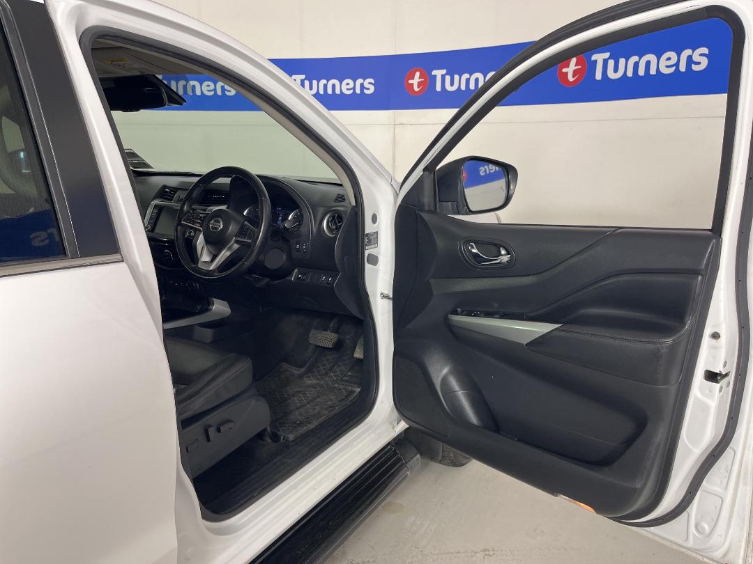 Photo '15' of Nissan Navara