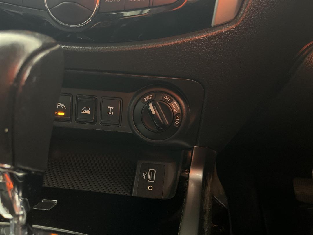 Photo '28' of Nissan Navara