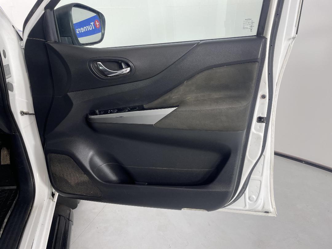 Photo '15' of Nissan Navara