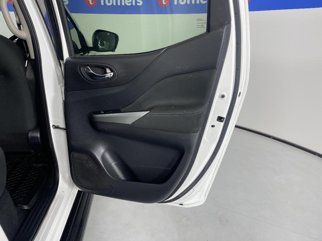 Photo '19' of Nissan Navara