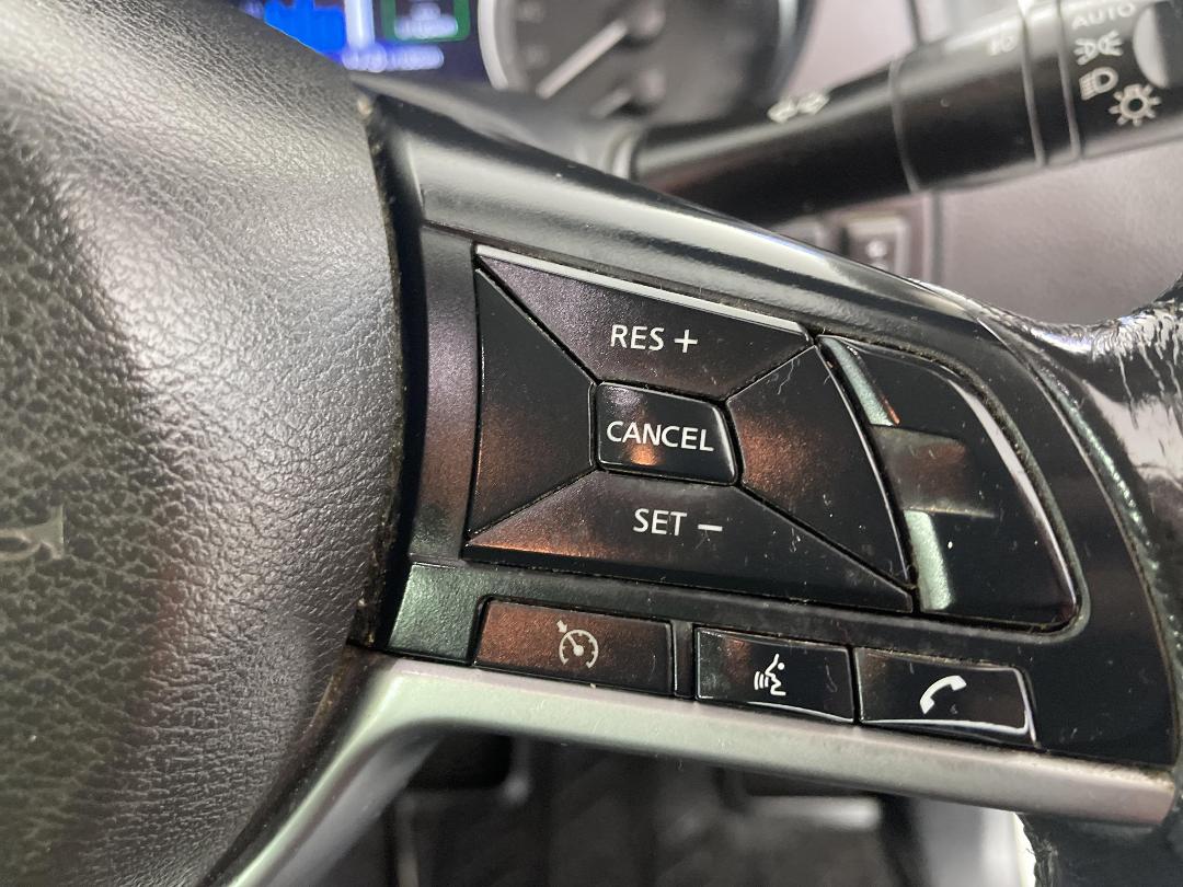 Photo '24' of Nissan Navara