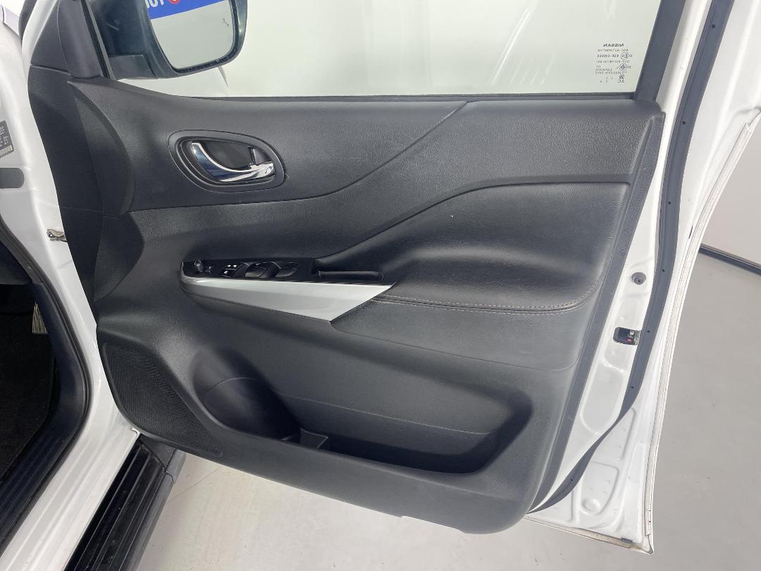 Photo '15' of Nissan Navara