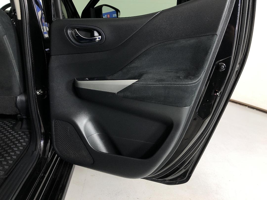 Photo '19' of Nissan Navara