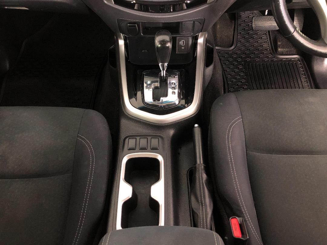 Photo '18' of Nissan Navara