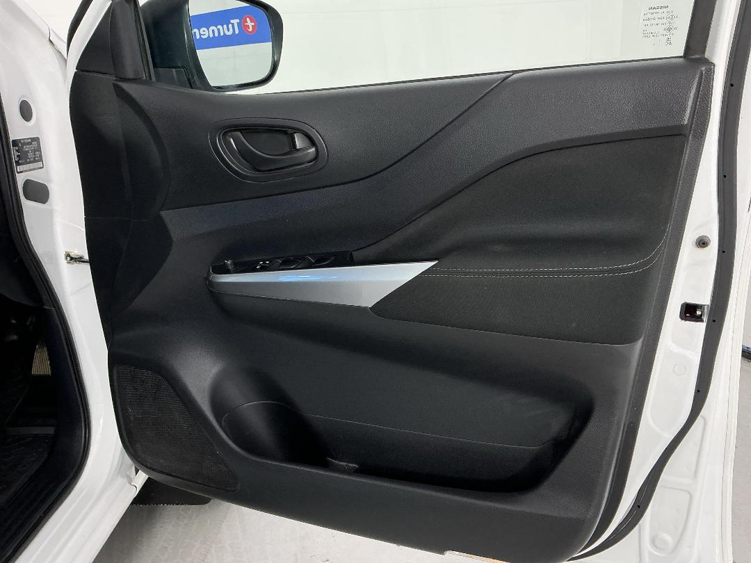 Photo '15' of Nissan Navara