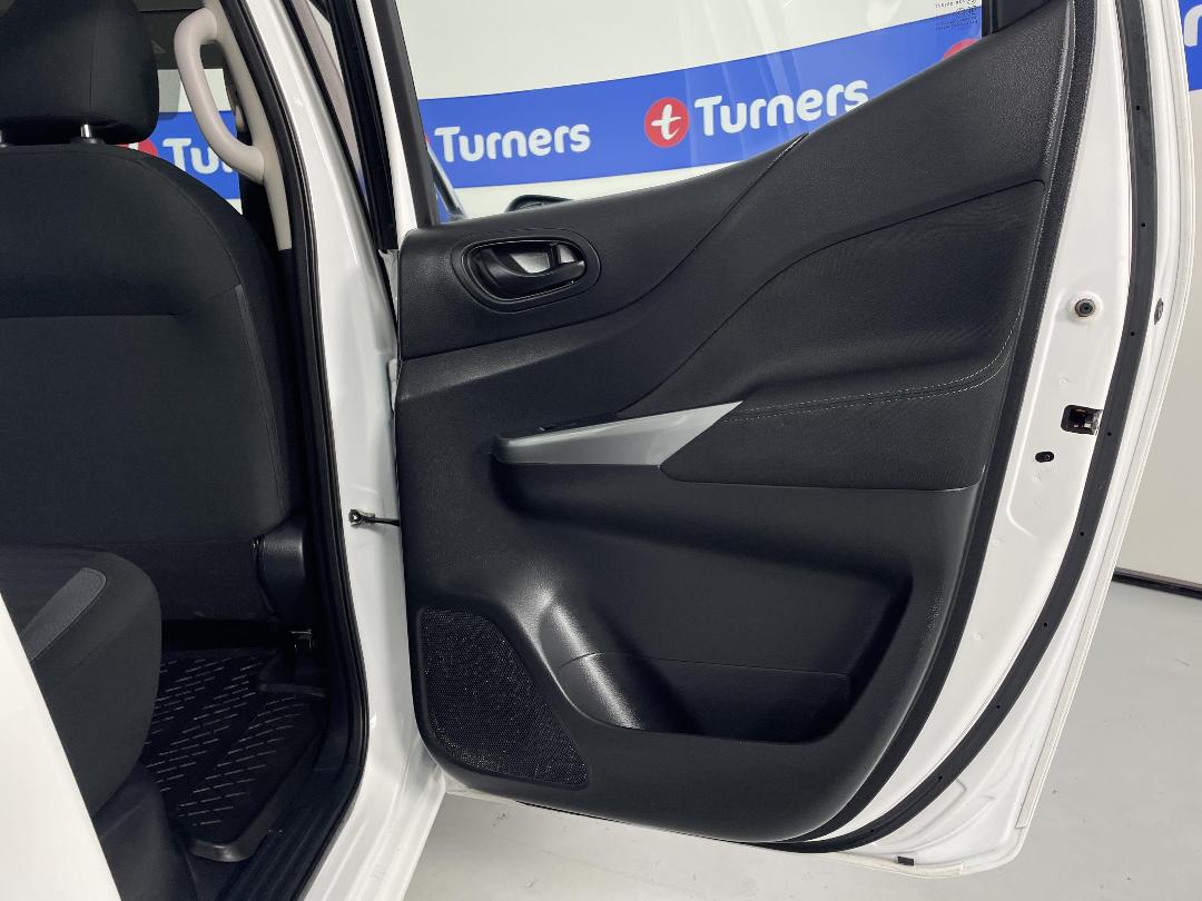 Photo '19' of Nissan Navara