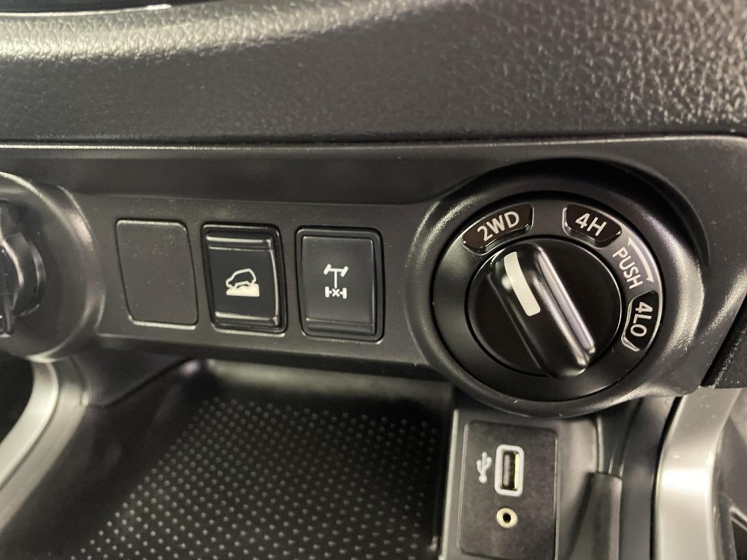 Photo '27' of Nissan Navara