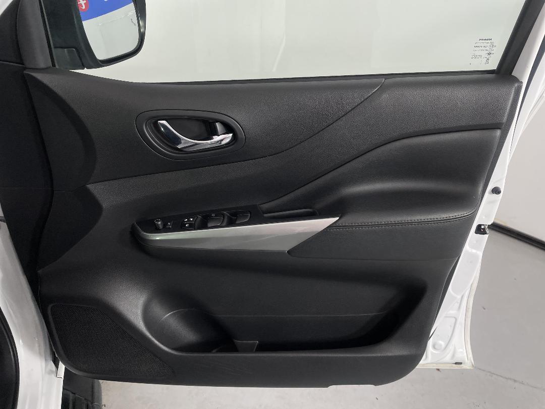 Photo '15' of Nissan Navara