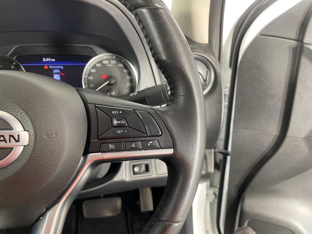 Photo '28' of Nissan Navara