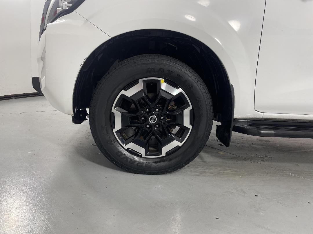 Photo '10' of Nissan Navara