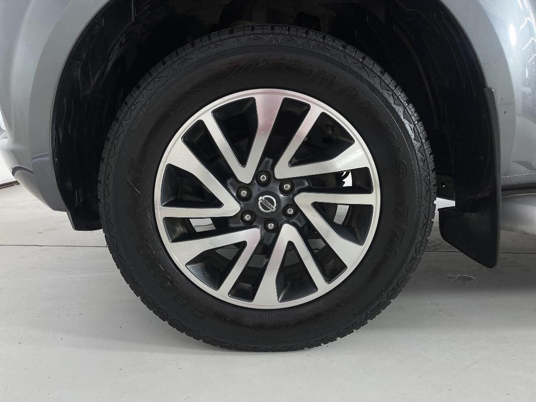 Photo '10' of Nissan Navara