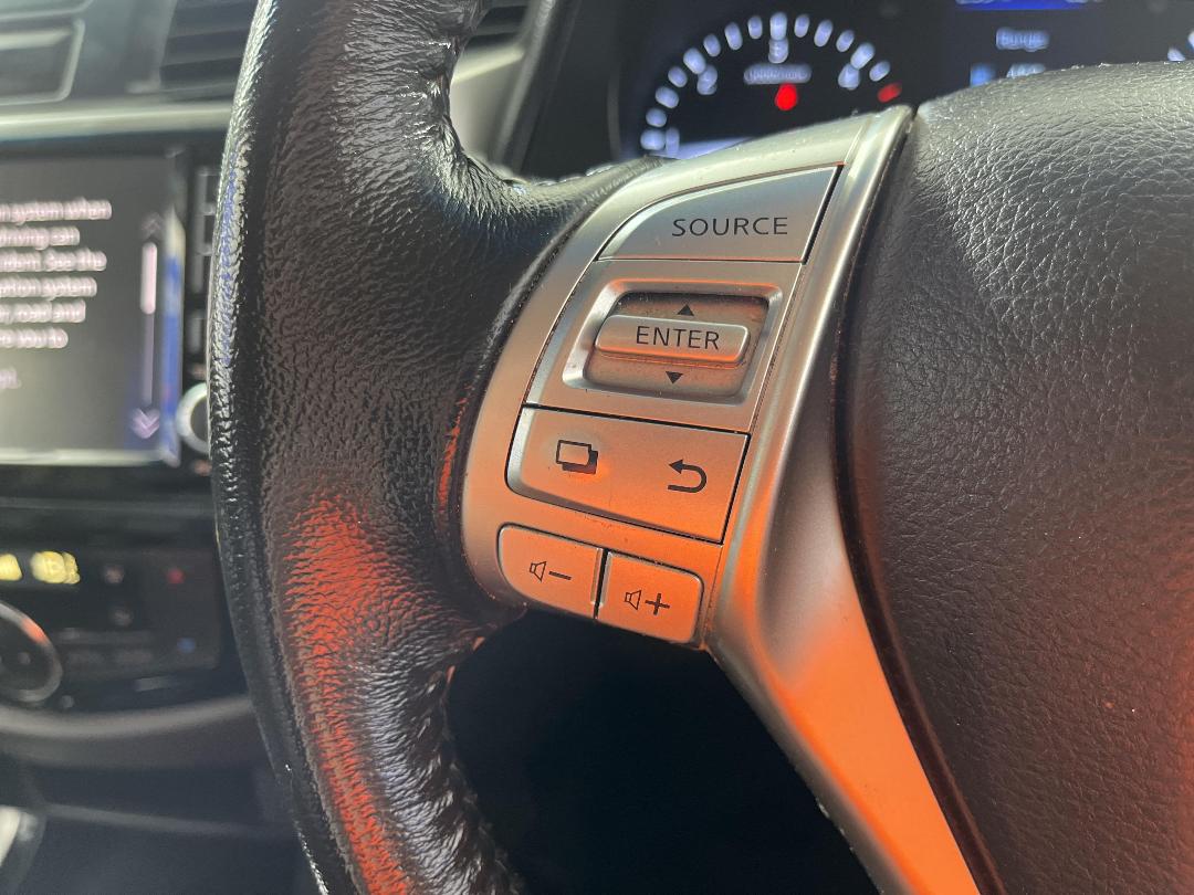 Photo '25' of Nissan Navara