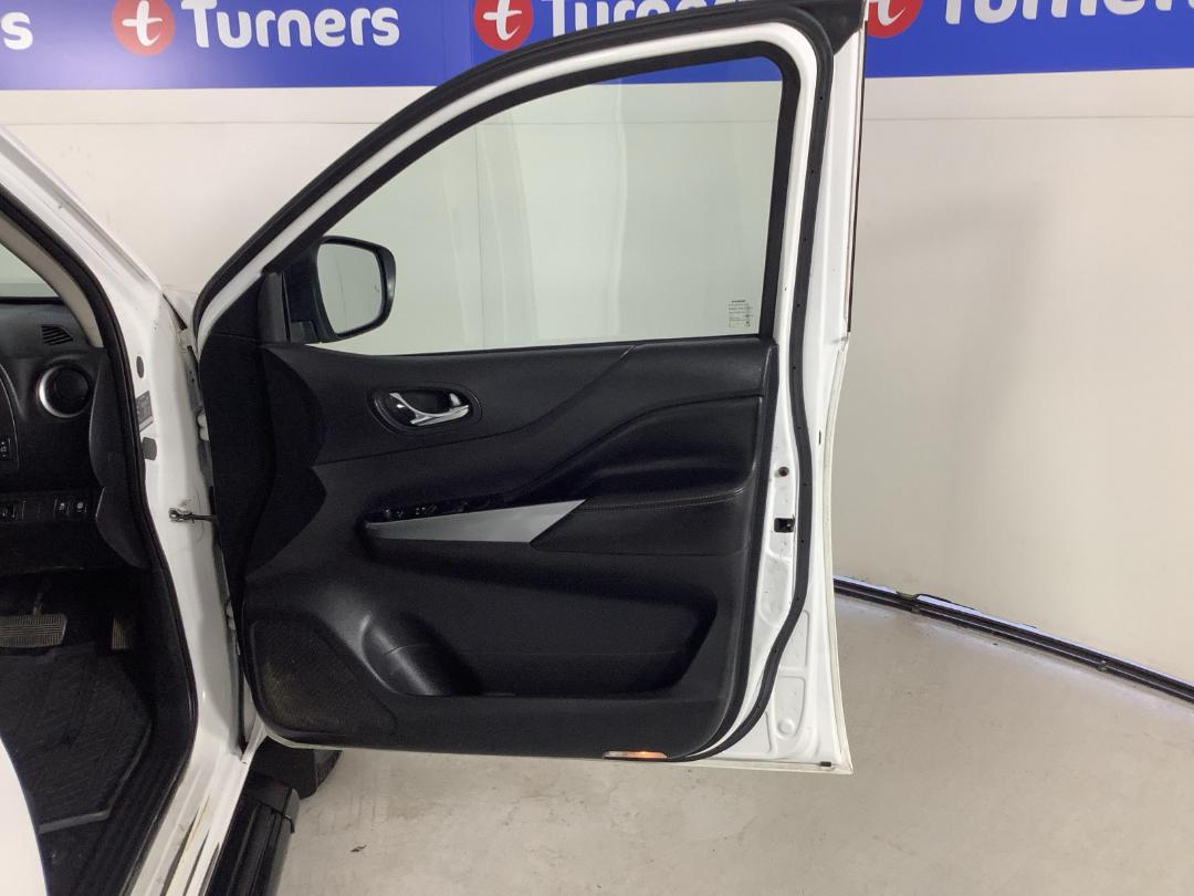 Photo '14' of Nissan Navara Photo '14' of Nissan Navara