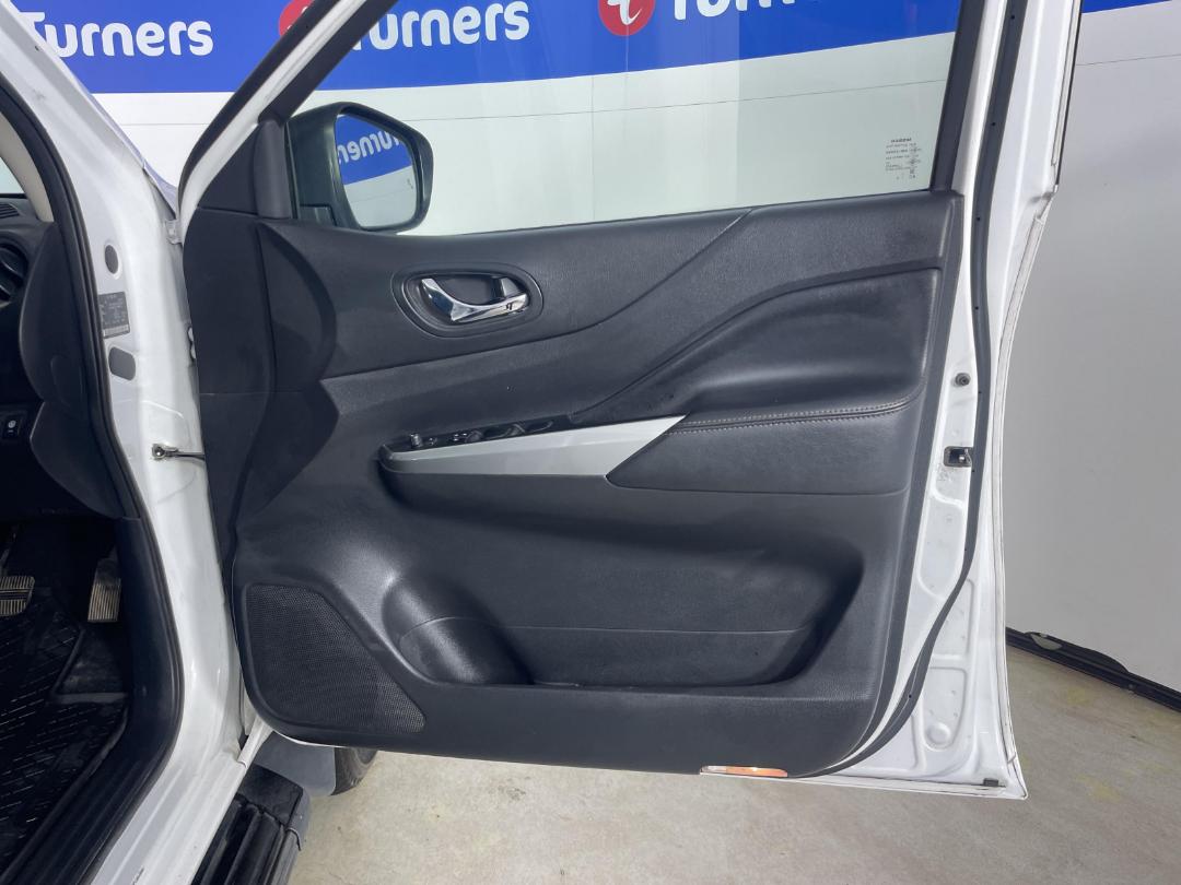 Photo '15' of Nissan Navara