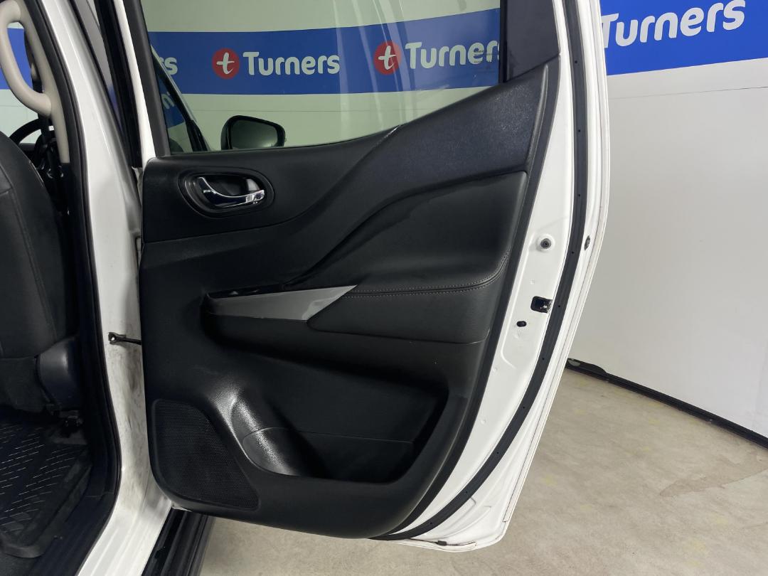 Photo '19' of Nissan Navara