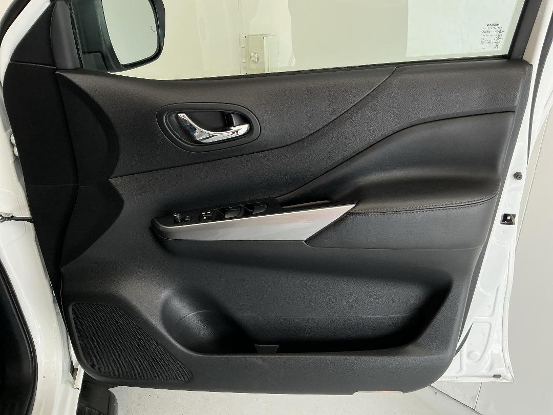 Photo '15' of Nissan Navara