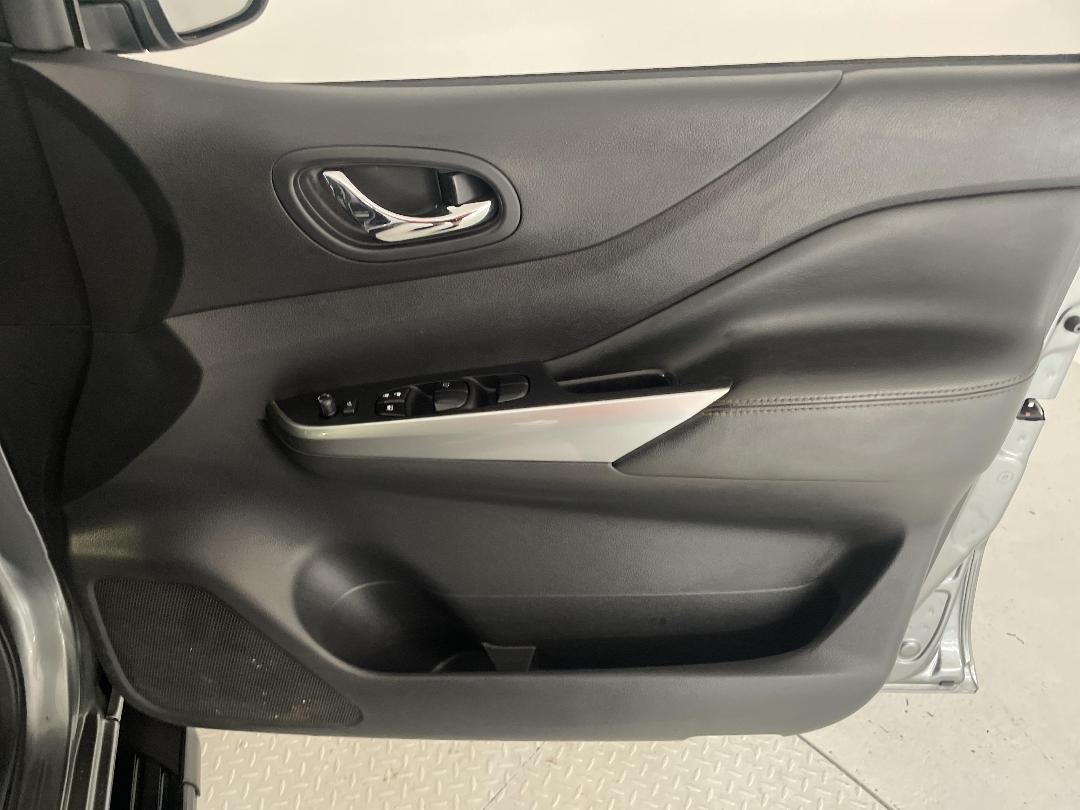 Photo '15' of Nissan Navara