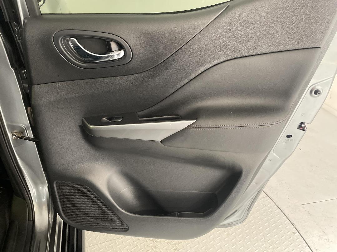 Photo '19' of Nissan Navara